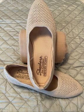 Skechers memory foam cream shoes ladies size 7